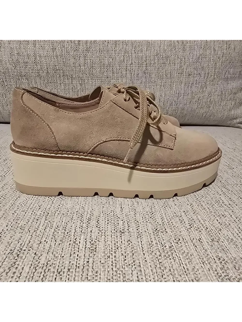 Chelsea & Violet Cyrena Suede Platform Oxford Shoes Beige Womens Size 6